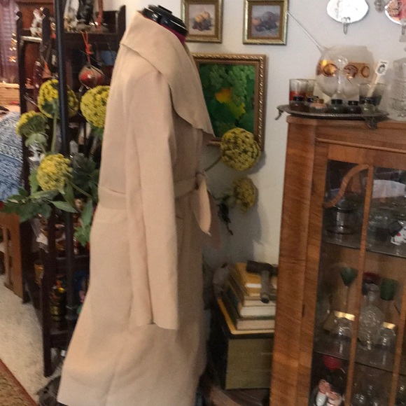 Italy. MODA Cream waterfall coat made in Italy - Picture 3 of 6